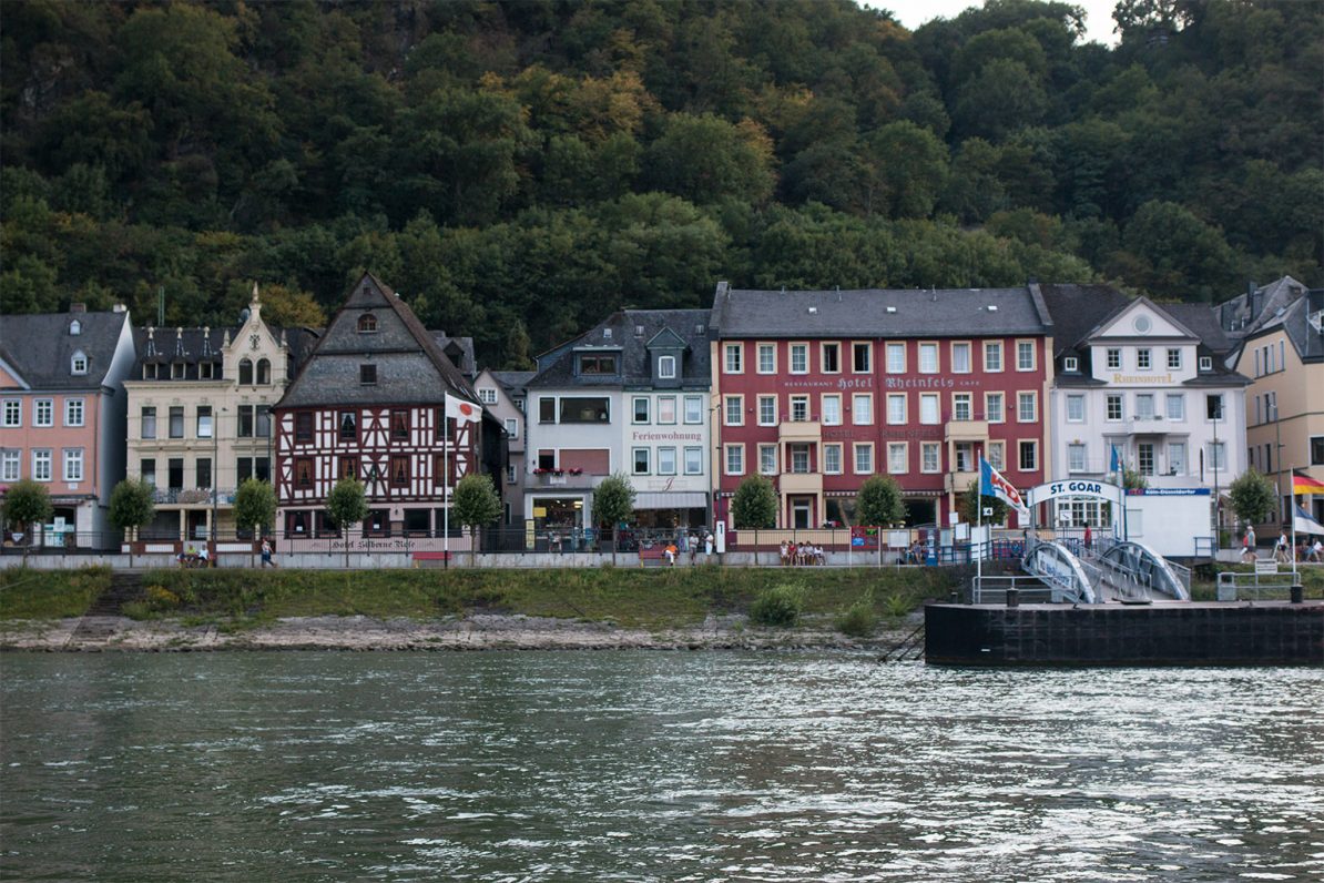 St. Goar Anlegesteg vom Schiff aus gesehen