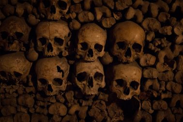 Paris Catacombes - Schädel und Knochen